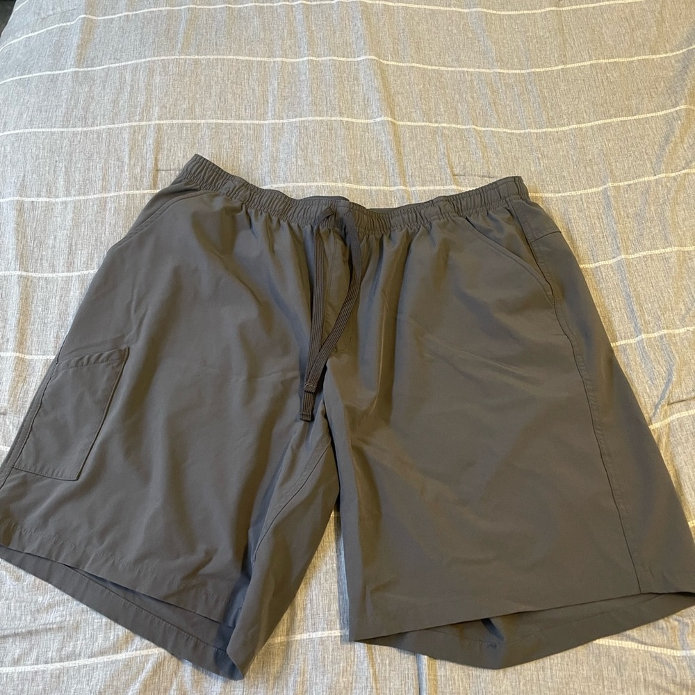 XL Grey Field and Stream shorts